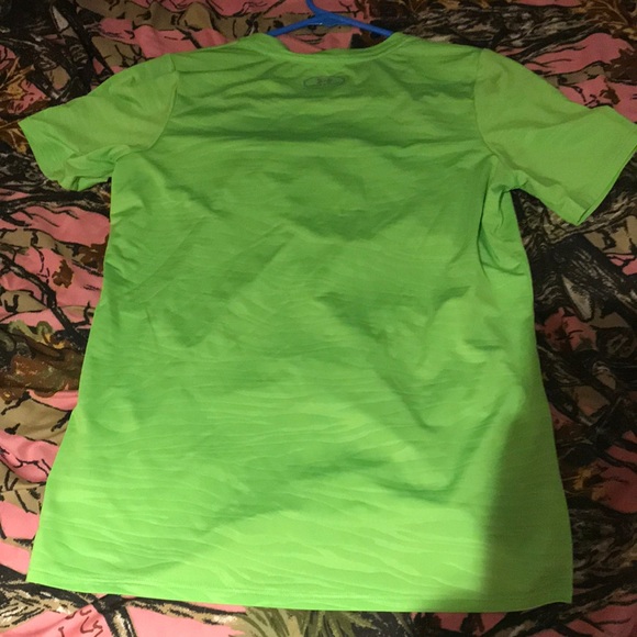 Kids under armor fitted T-shirts. - Picture 2 of 3